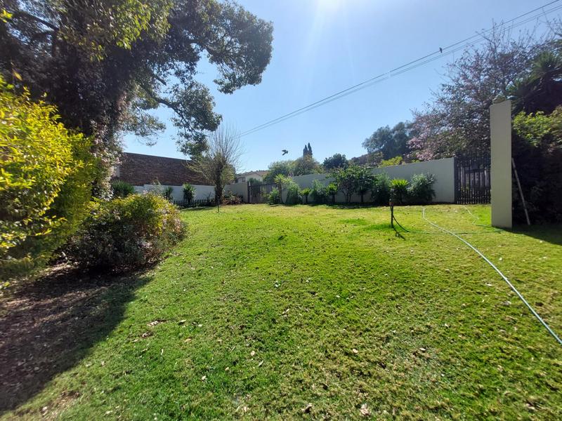 5 Bedroom Property for Sale in Waverley Gauteng