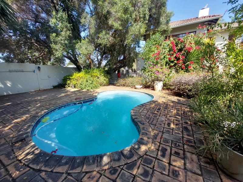 5 Bedroom Property for Sale in Waverley Gauteng