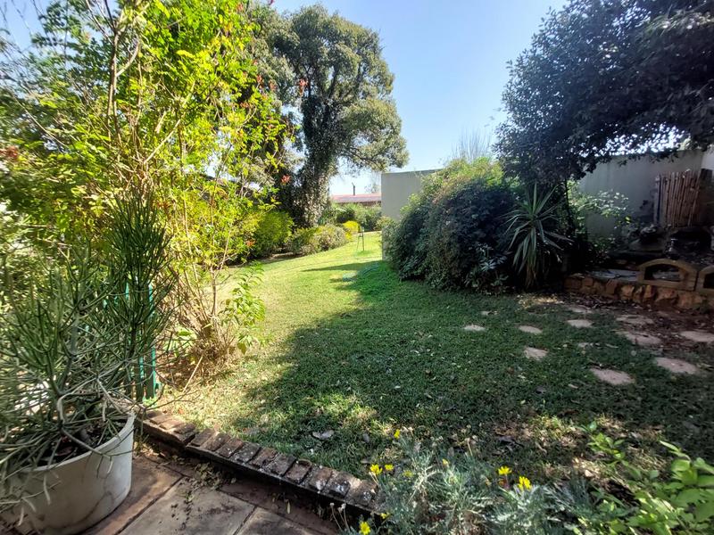 5 Bedroom Property for Sale in Waverley Gauteng