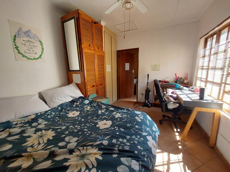 5 Bedroom Property for Sale in Waverley Gauteng