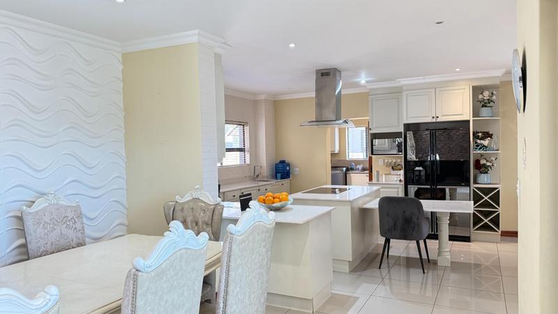 5 Bedroom Property for Sale in Blue Valley Golf Estate Gauteng