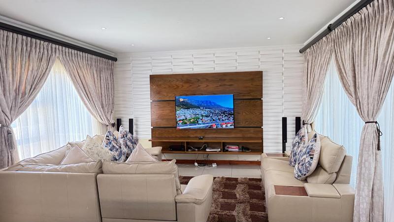 5 Bedroom Property for Sale in Blue Valley Golf Estate Gauteng