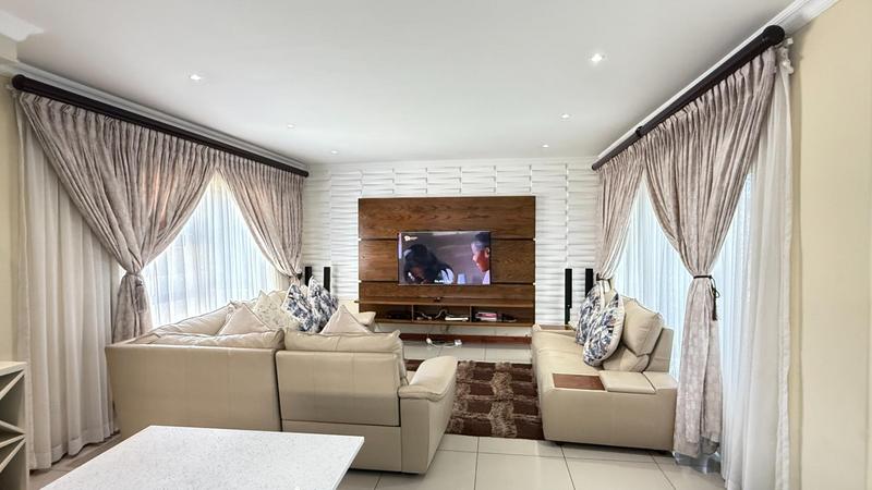 5 Bedroom Property for Sale in Blue Valley Golf Estate Gauteng