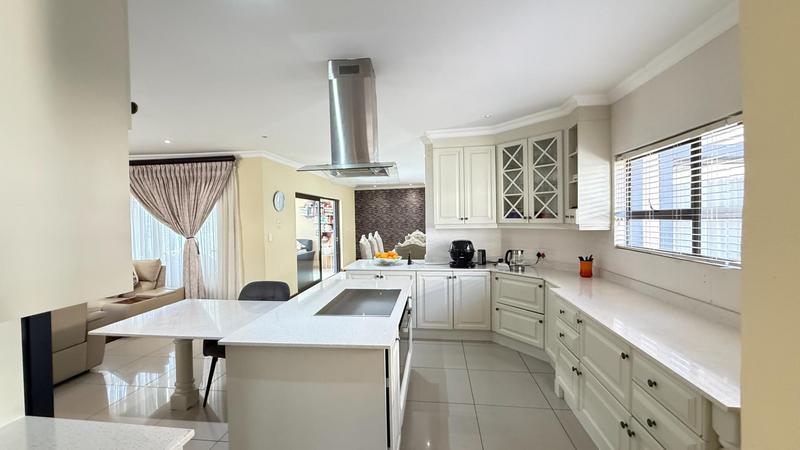 5 Bedroom Property for Sale in Blue Valley Golf Estate Gauteng
