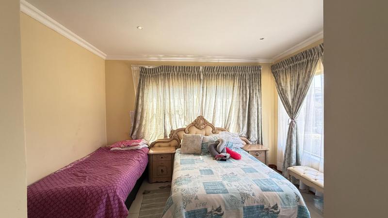 5 Bedroom Property for Sale in Blue Valley Golf Estate Gauteng