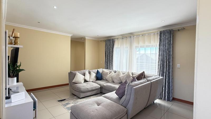 5 Bedroom Property for Sale in Blue Valley Golf Estate Gauteng