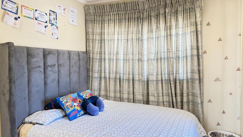 5 Bedroom Property for Sale in Blue Valley Golf Estate Gauteng