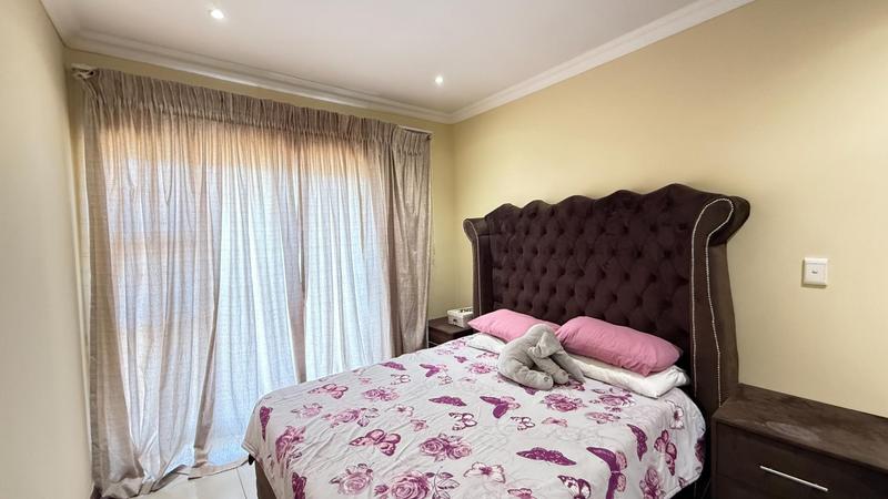 5 Bedroom Property for Sale in Blue Valley Golf Estate Gauteng