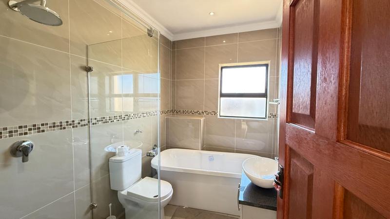 5 Bedroom Property for Sale in Blue Valley Golf Estate Gauteng