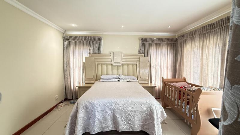 5 Bedroom Property for Sale in Blue Valley Golf Estate Gauteng