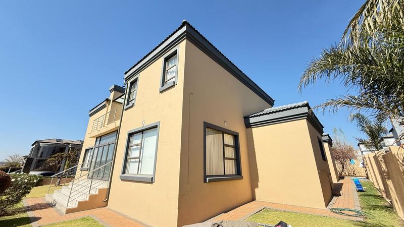 5 Bedroom Property for Sale in Blue Valley Golf Estate Gauteng