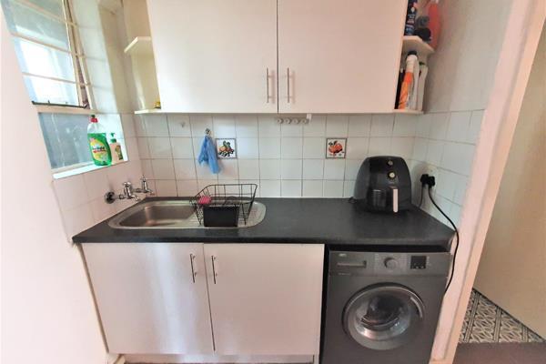 To Let 1 Bedroom Property for Rent in Linden Gauteng