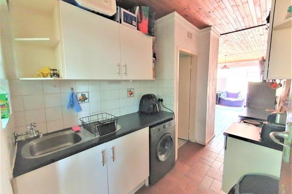 To Let 1 Bedroom Property for Rent in Linden Gauteng