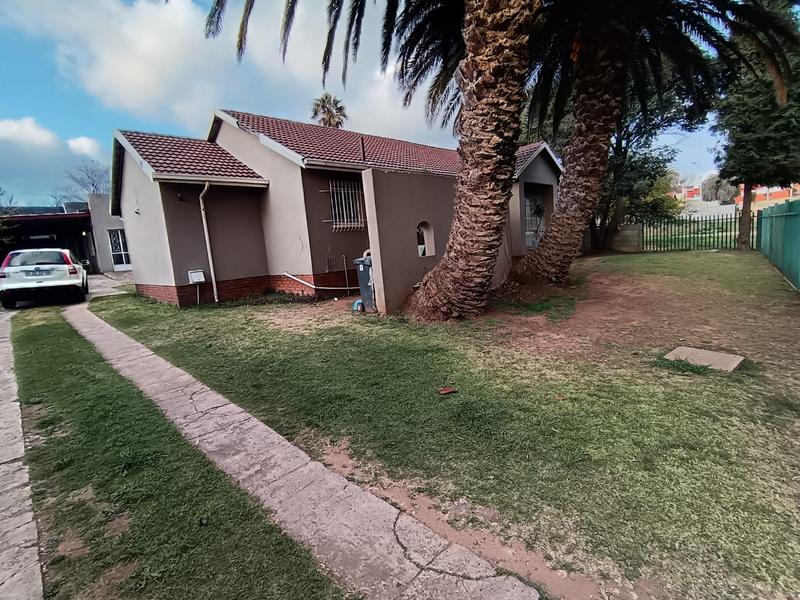 7 Bedroom Property for Sale in Discovery Gauteng
