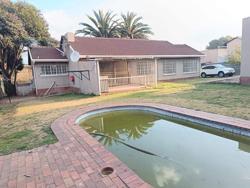 7 Bedroom Property for Sale in Discovery Gauteng