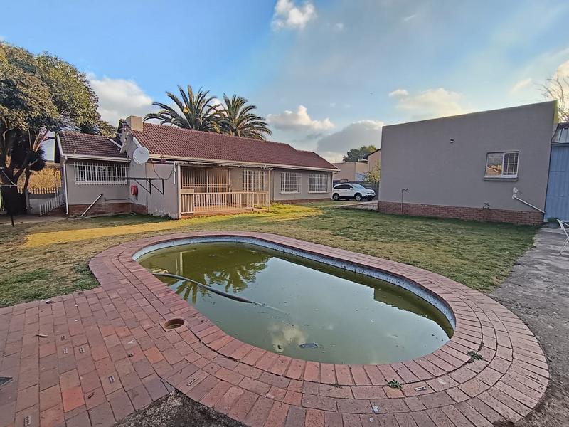7 Bedroom Property for Sale in Discovery Gauteng