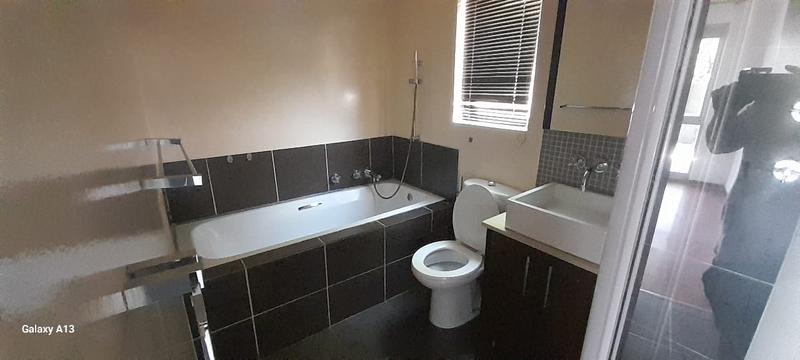1 Bedroom Property for Sale in Fourways Gauteng