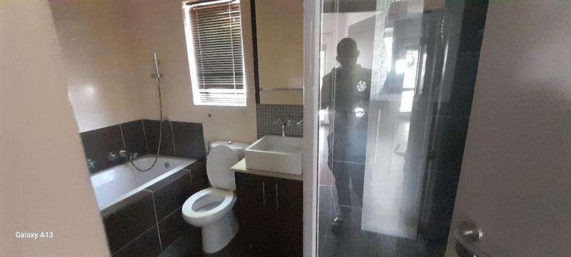 1 Bedroom Property for Sale in Fourways Gauteng