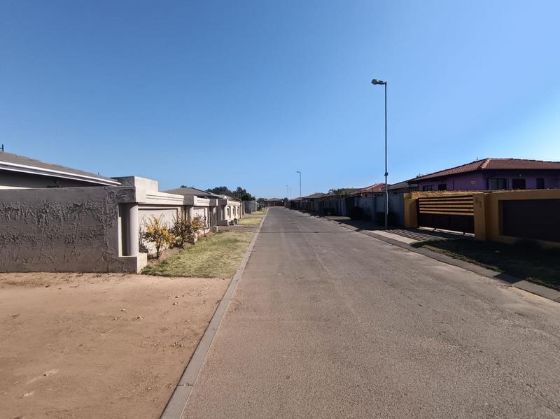 3 Bedroom Property for Sale in Cloverdene Gauteng