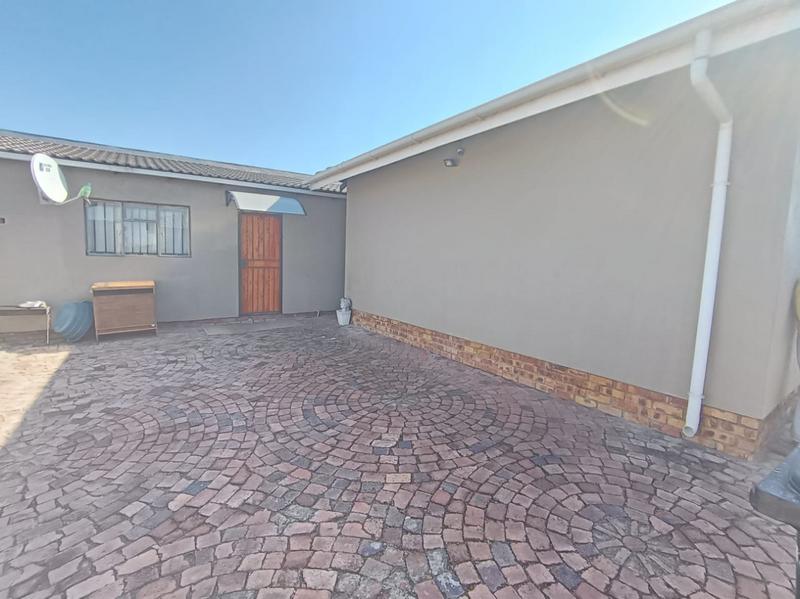 3 Bedroom Property for Sale in Cloverdene Gauteng