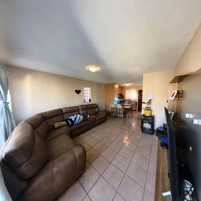 2 Bedroom Property for Sale in Birchleigh Gauteng