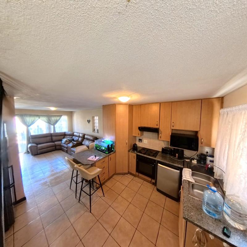 2 Bedroom Property for Sale in Birchleigh Gauteng