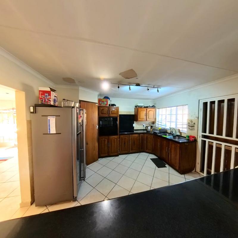 4 Bedroom Property for Sale in Glen Austin Gauteng