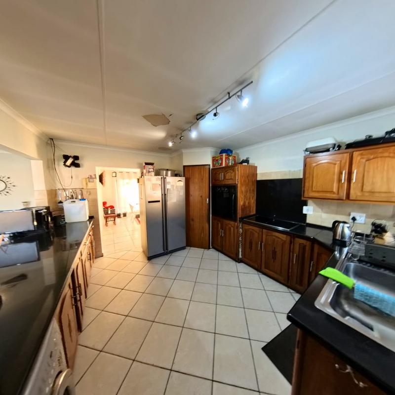 4 Bedroom Property for Sale in Glen Austin Gauteng