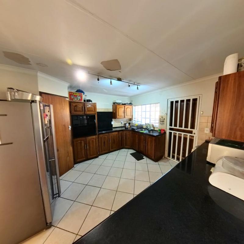 4 Bedroom Property for Sale in Glen Austin Gauteng