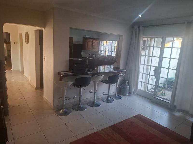4 Bedroom Property for Sale in Glen Austin Gauteng
