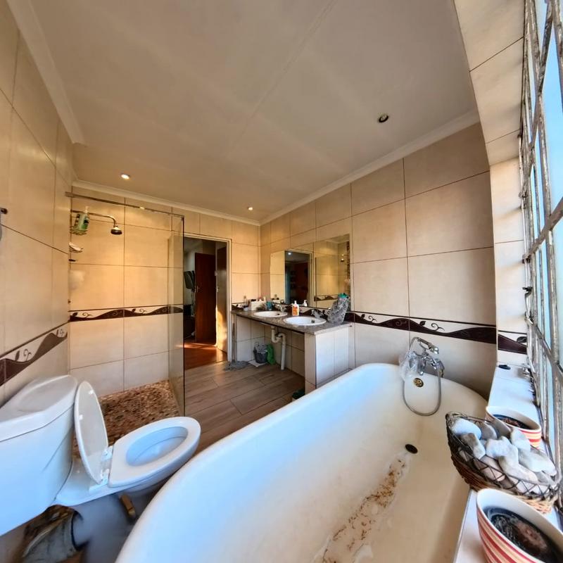4 Bedroom Property for Sale in Glen Austin Gauteng