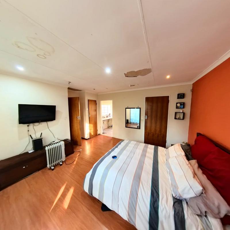4 Bedroom Property for Sale in Glen Austin Gauteng