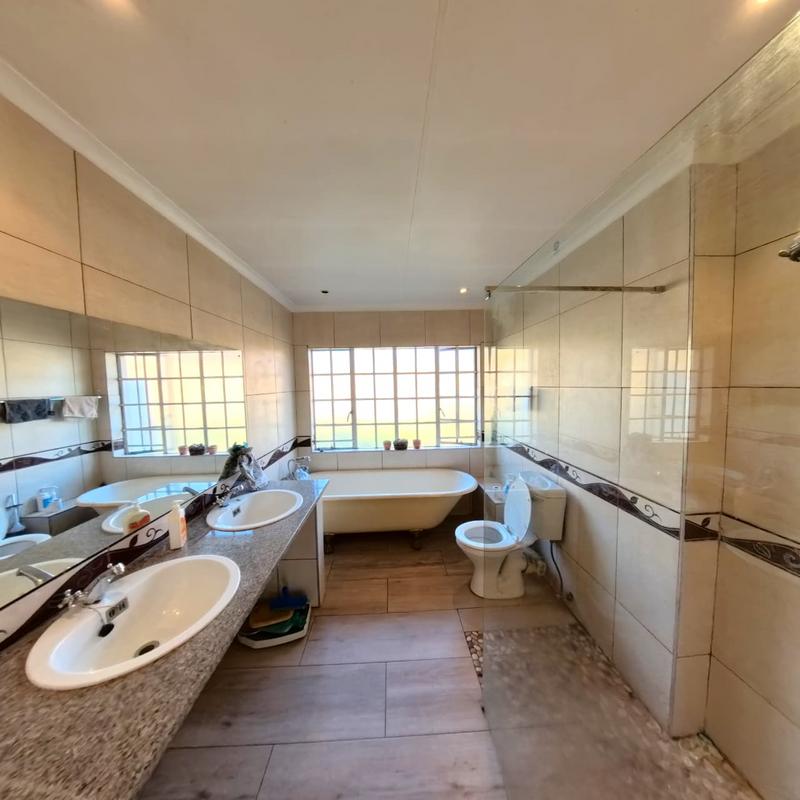 4 Bedroom Property for Sale in Glen Austin Gauteng