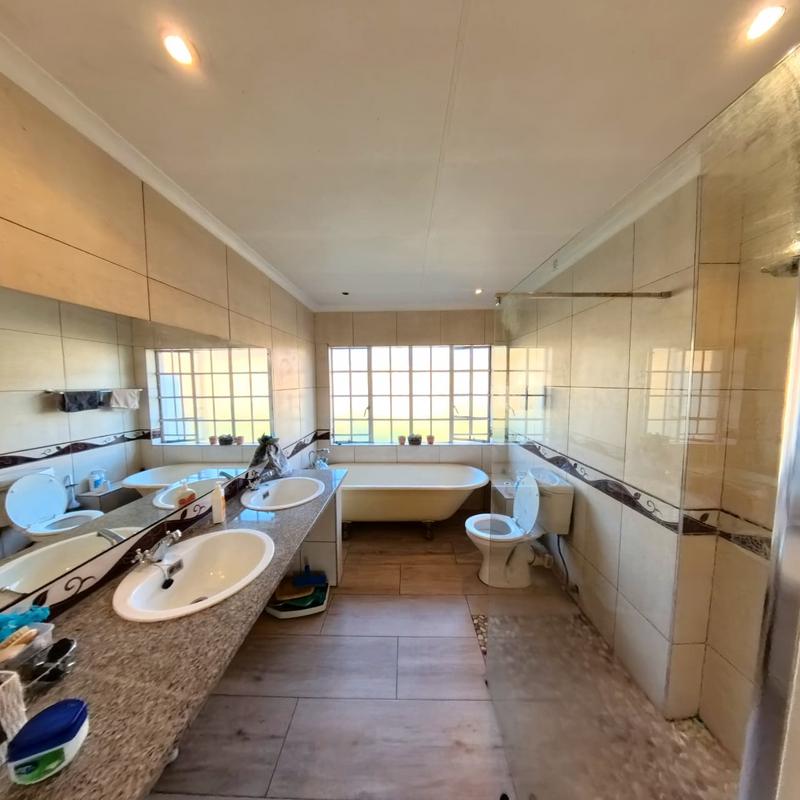 4 Bedroom Property for Sale in Glen Austin Gauteng