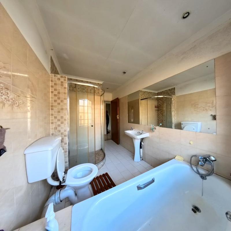 4 Bedroom Property for Sale in Glen Austin Gauteng