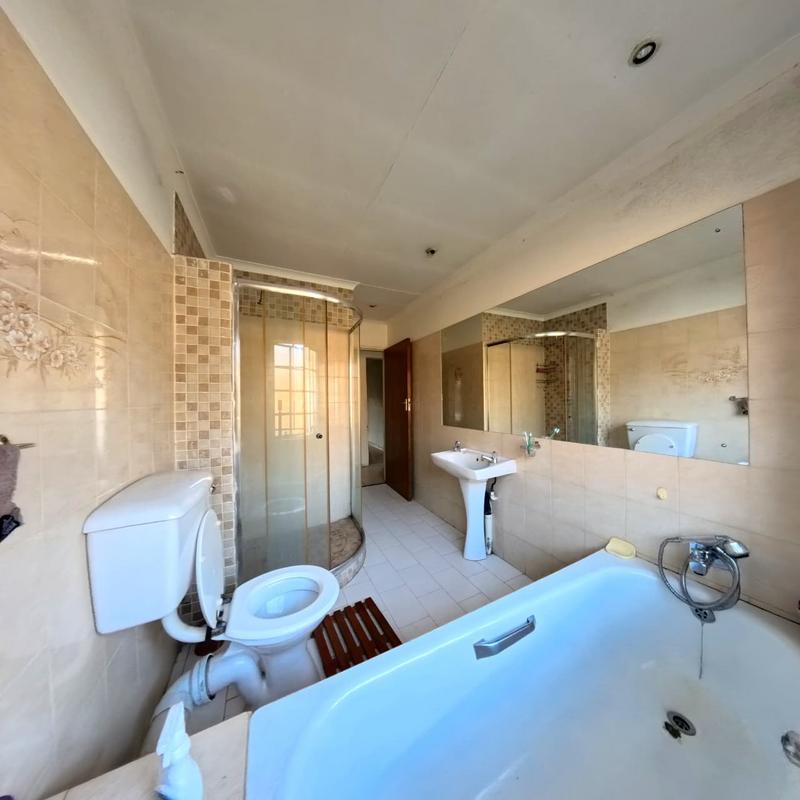 4 Bedroom Property for Sale in Glen Austin Gauteng