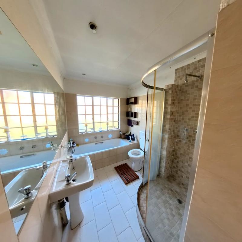 4 Bedroom Property for Sale in Glen Austin Gauteng