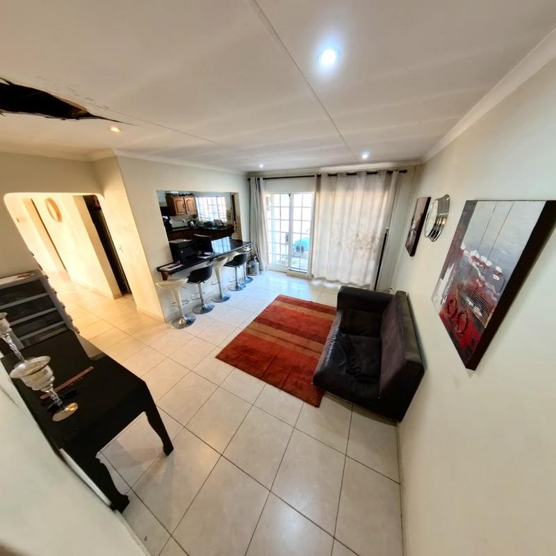 4 Bedroom Property for Sale in Glen Austin Gauteng