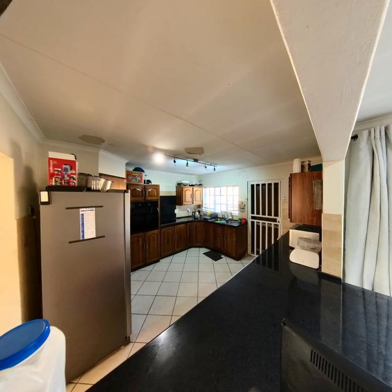 4 Bedroom Property for Sale in Glen Austin Gauteng