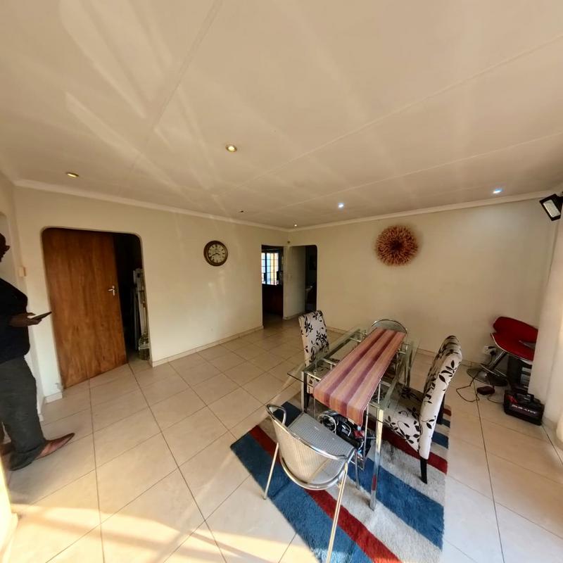 4 Bedroom Property for Sale in Glen Austin Gauteng
