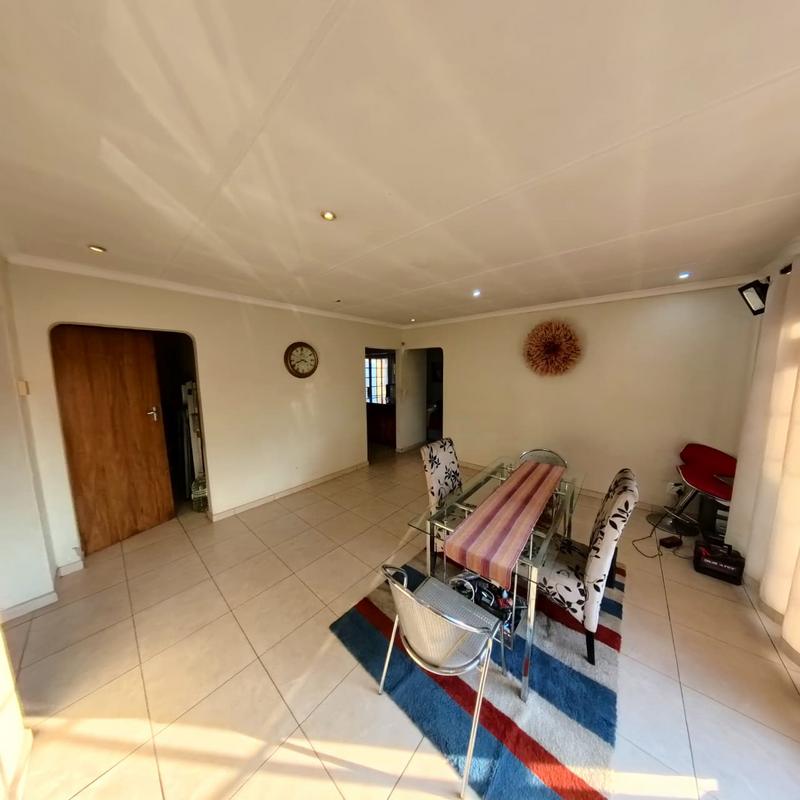 4 Bedroom Property for Sale in Glen Austin Gauteng