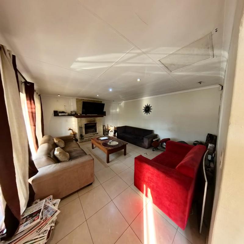 4 Bedroom Property for Sale in Glen Austin Gauteng
