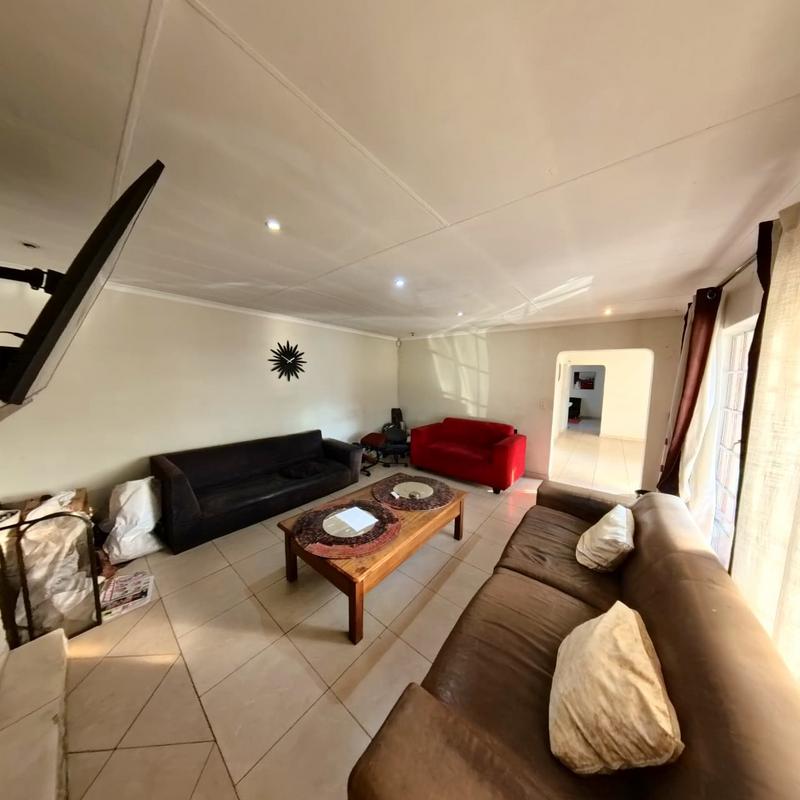 4 Bedroom Property for Sale in Glen Austin Gauteng