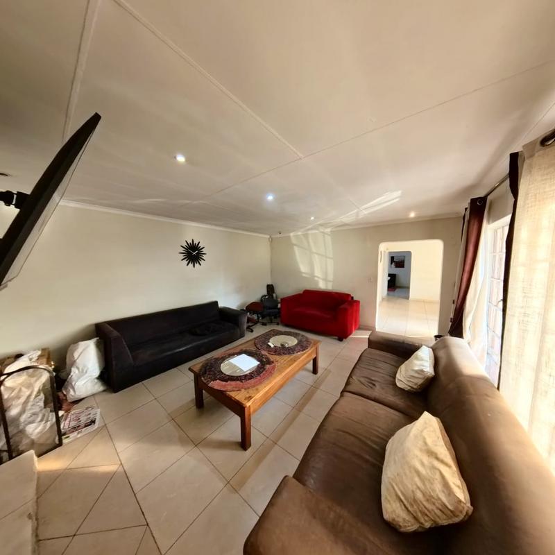 4 Bedroom Property for Sale in Glen Austin Gauteng