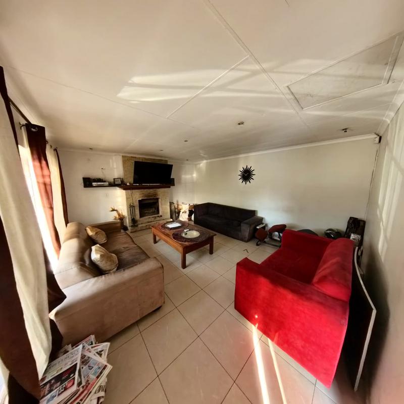 4 Bedroom Property for Sale in Glen Austin Gauteng