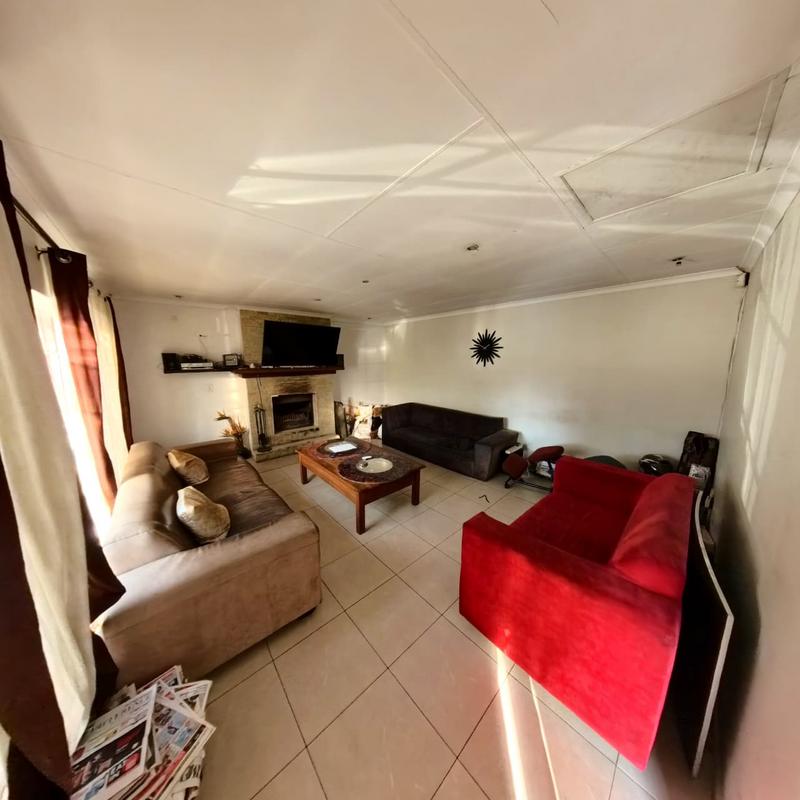 4 Bedroom Property for Sale in Glen Austin Gauteng