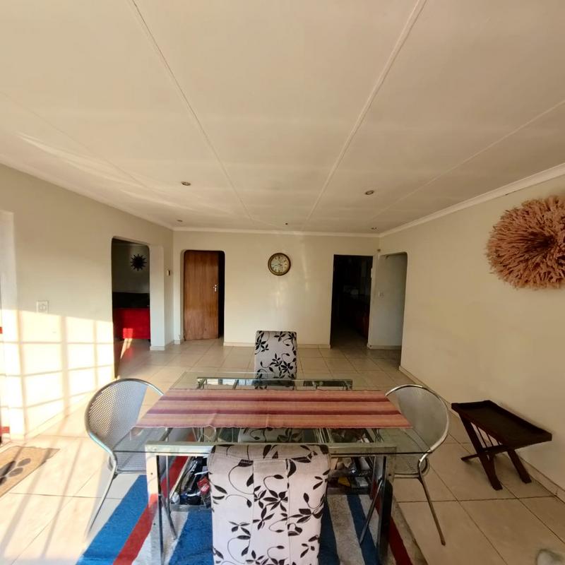 4 Bedroom Property for Sale in Glen Austin Gauteng