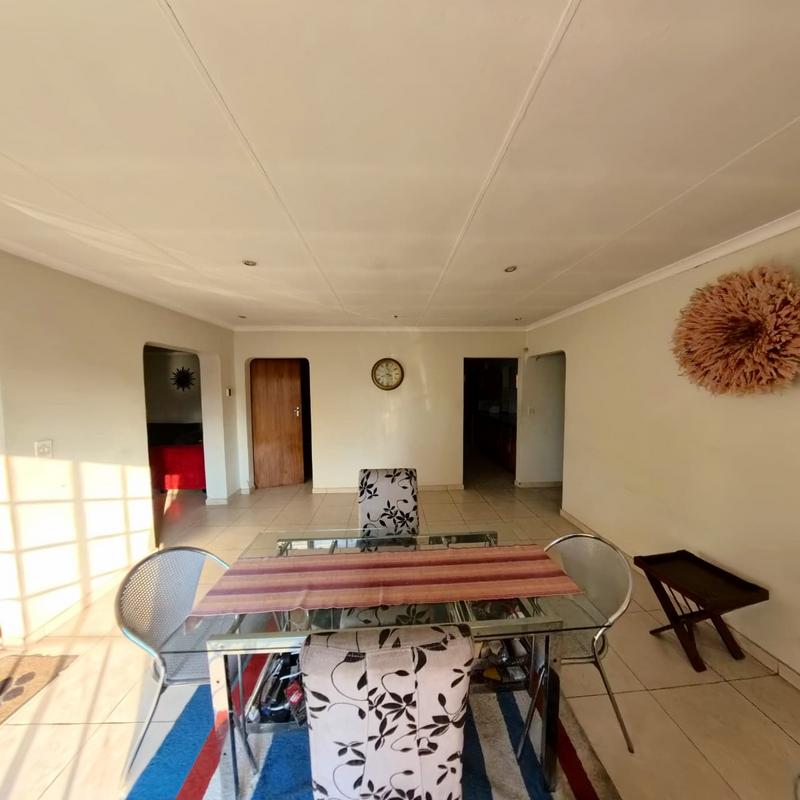 4 Bedroom Property for Sale in Glen Austin Gauteng