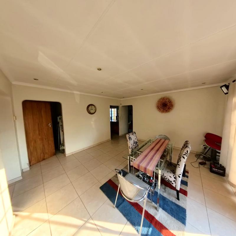 4 Bedroom Property for Sale in Glen Austin Gauteng