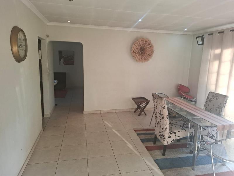4 Bedroom Property for Sale in Glen Austin Gauteng